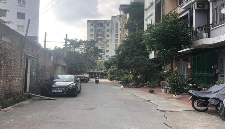 Cho thuê nhà ngõ ô tô tránh Phùng Khoang - Thanh Xuân - 50m - 5 tầng - 18 triệu 0934688687